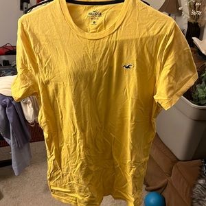 Hollister yellow tee shirt.